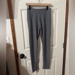 Gray Textured Leggings butt scrunched and tummy control Size Large